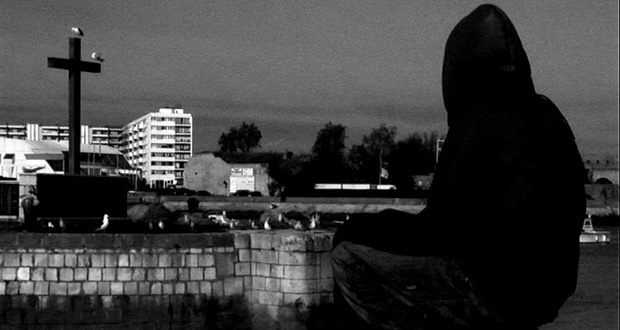 Qu&rsquo;ils Reposent en r&eacute;volte (Des Figures de Guerres) 